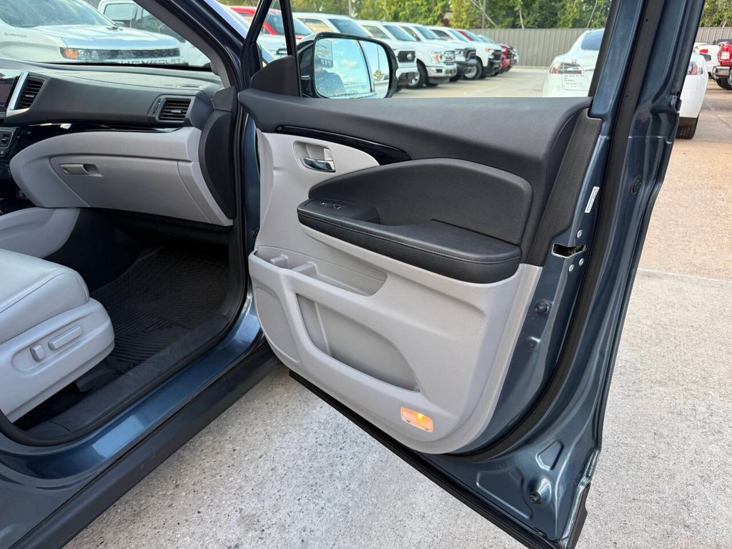 Honda Pilot Vehicle Full-screen Gallery Image 11