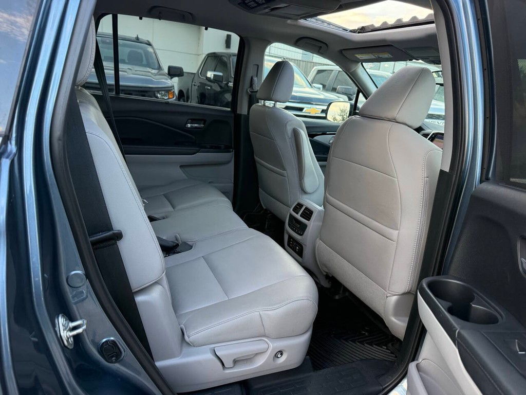 Honda Pilot Vehicle Full-screen Gallery Image 16