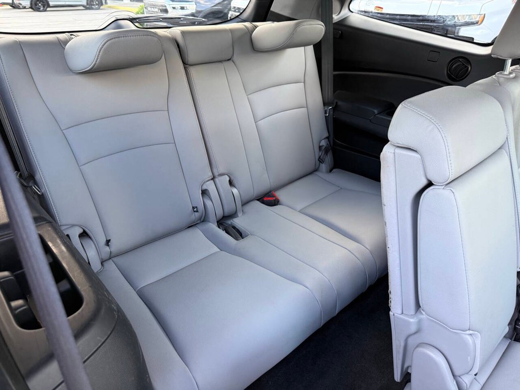 Honda Pilot Vehicle Full-screen Gallery Image 17