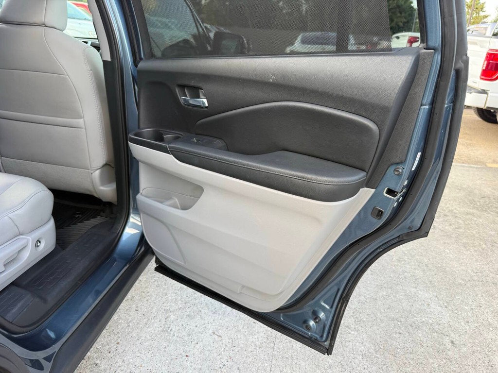 Honda Pilot Vehicle Full-screen Gallery Image 18