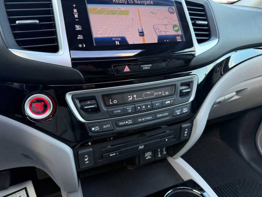 Honda Pilot Vehicle Full-screen Gallery Image 30