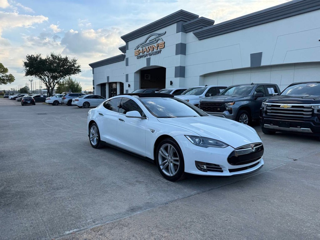 Tesla Model S Vehicle Full-screen Gallery Image 02