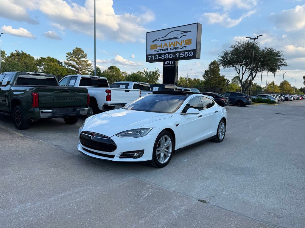 Tesla Model S Vehicle Full-screen Gallery Image 03