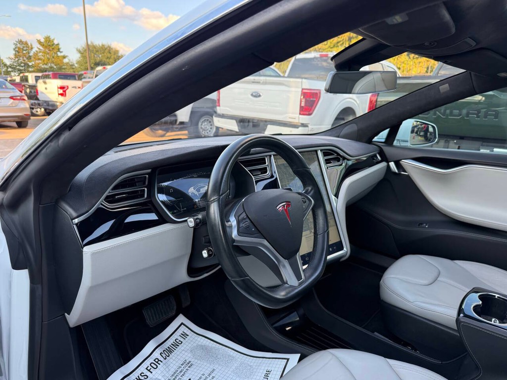 Tesla Model S Vehicle Full-screen Gallery Image 06