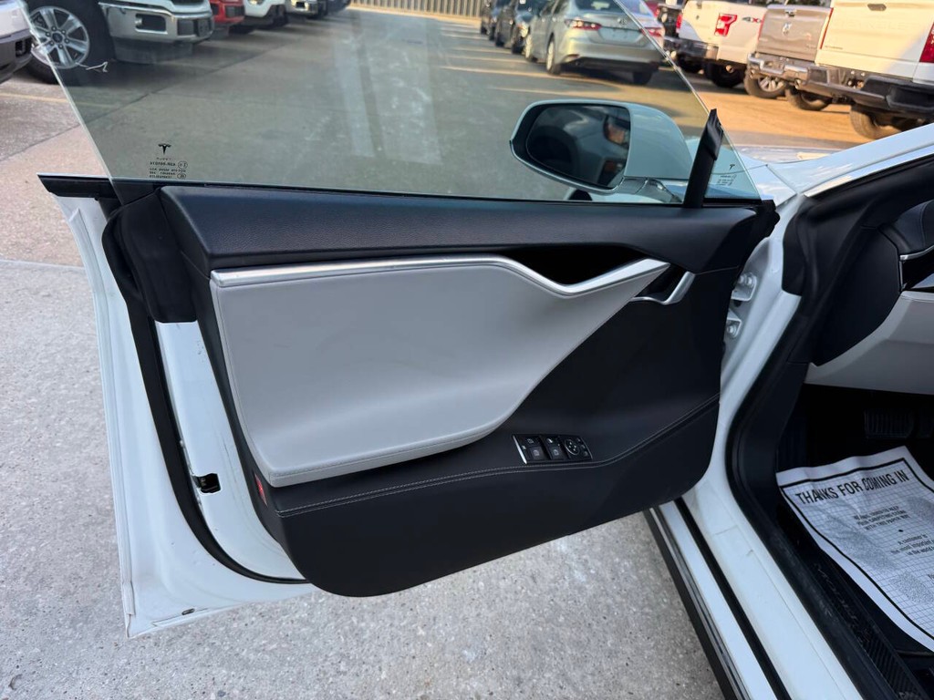 Tesla Model S Vehicle Full-screen Gallery Image 08