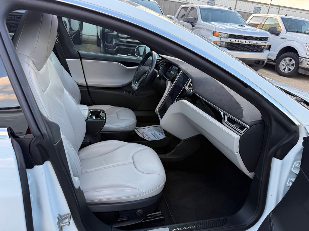 Tesla Model S Vehicle Full-screen Gallery Image 10