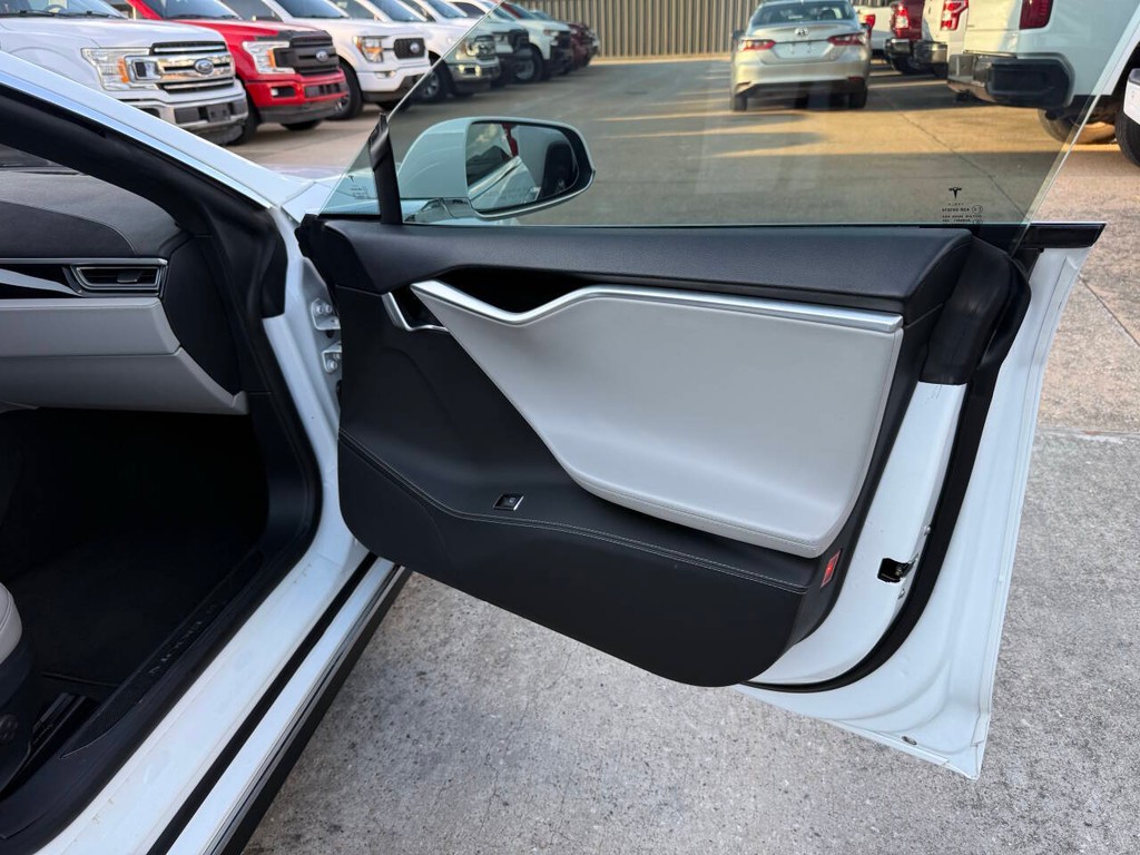 Tesla Model S Vehicle Full-screen Gallery Image 11