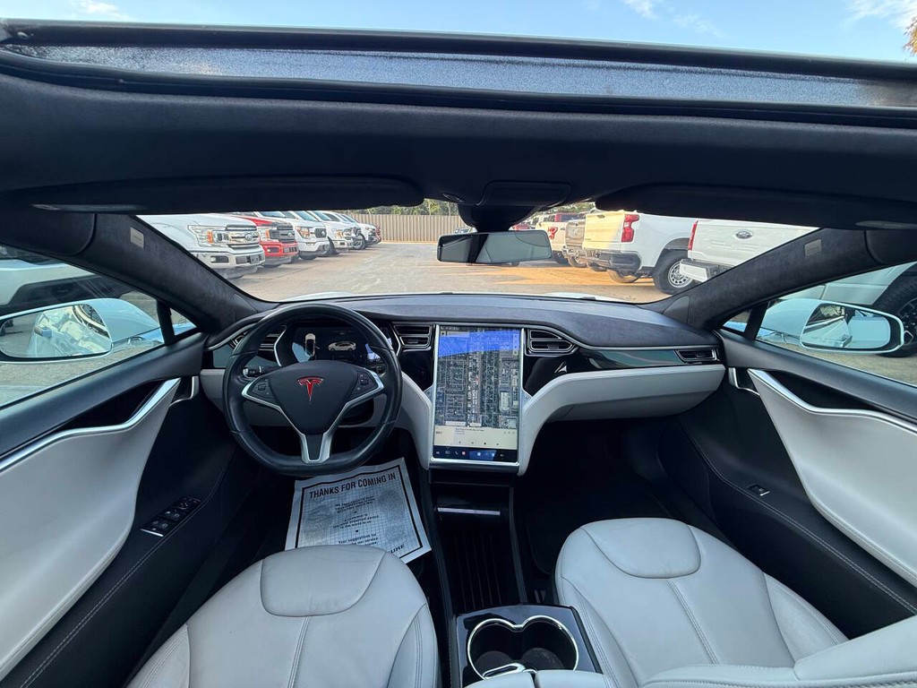 Tesla Model S Vehicle Full-screen Gallery Image 18