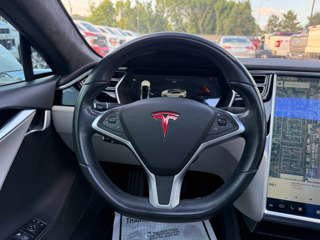 Tesla Model S Vehicle Full-screen Gallery Image 22
