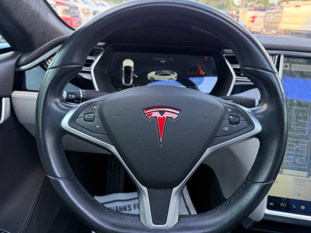Tesla Model S Vehicle Full-screen Gallery Image 23