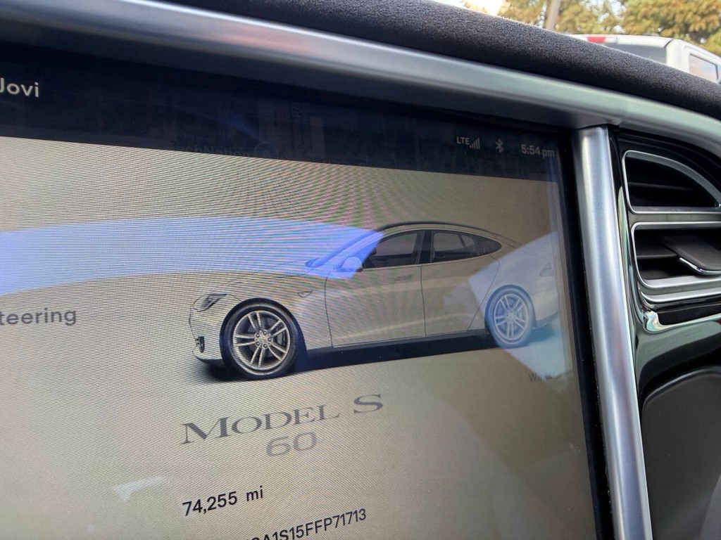 Tesla Model S Vehicle Full-screen Gallery Image 27