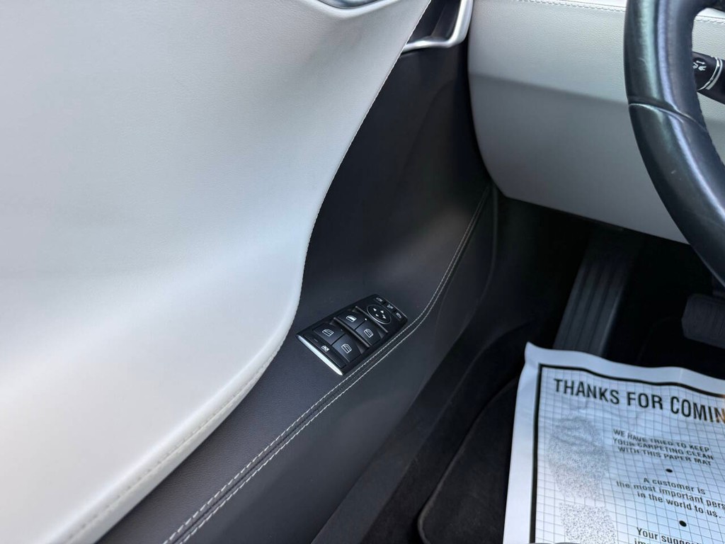 Tesla Model S Vehicle Full-screen Gallery Image 29
