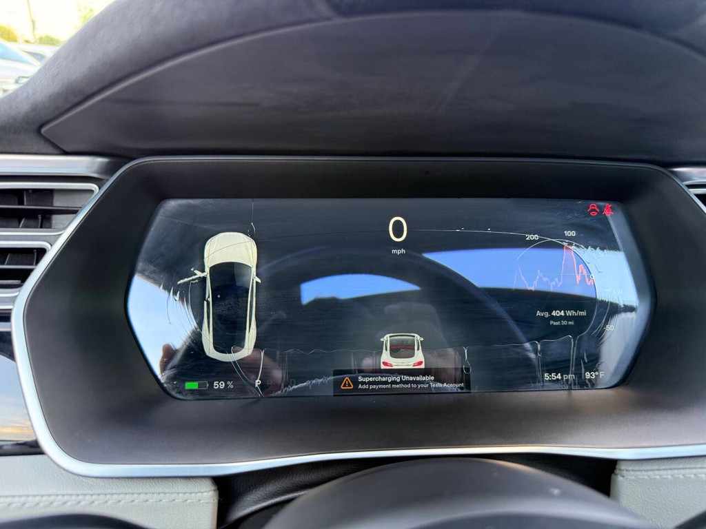 Tesla Model S Vehicle Full-screen Gallery Image 33