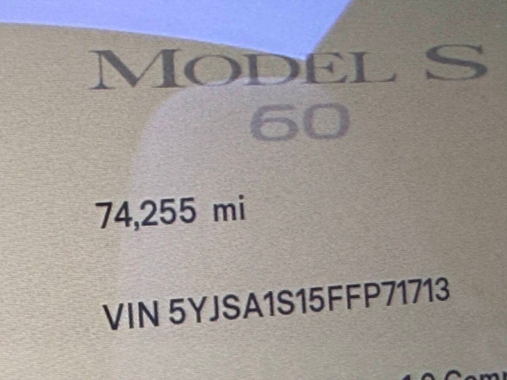 Tesla Model S Vehicle Full-screen Gallery Image 35