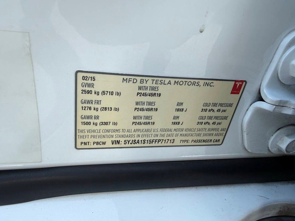 Tesla Model S Vehicle Full-screen Gallery Image 36