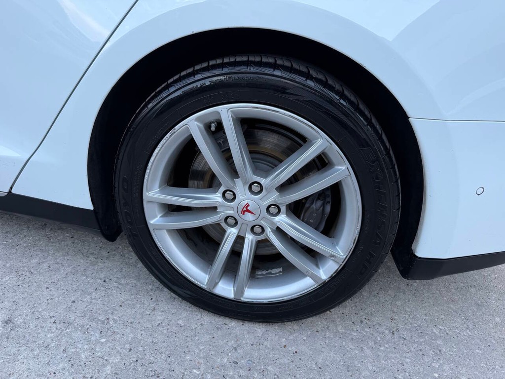 Tesla Model S Vehicle Full-screen Gallery Image 38