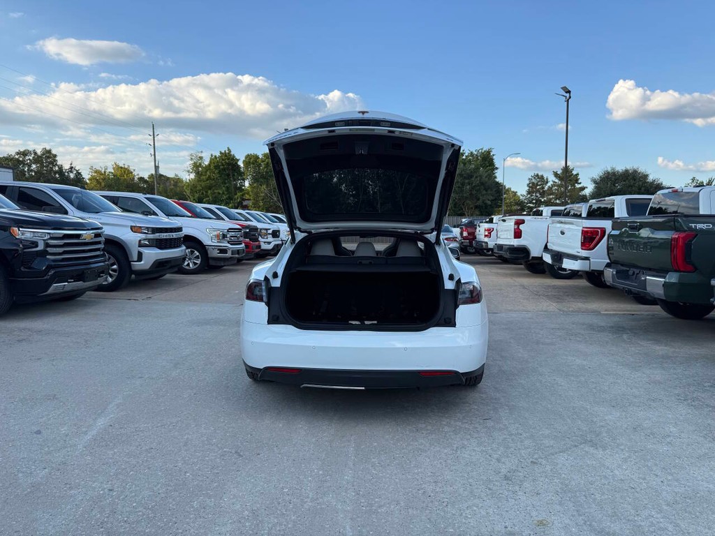 Tesla Model S Vehicle Full-screen Gallery Image 39