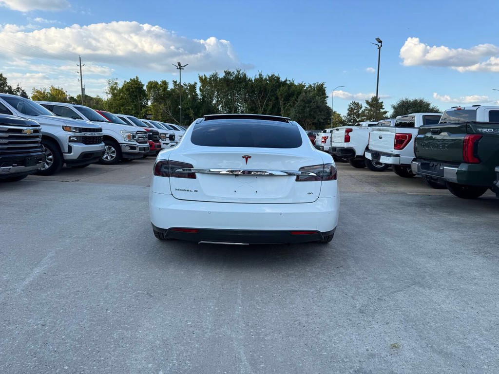 Tesla Model S Vehicle Full-screen Gallery Image 41