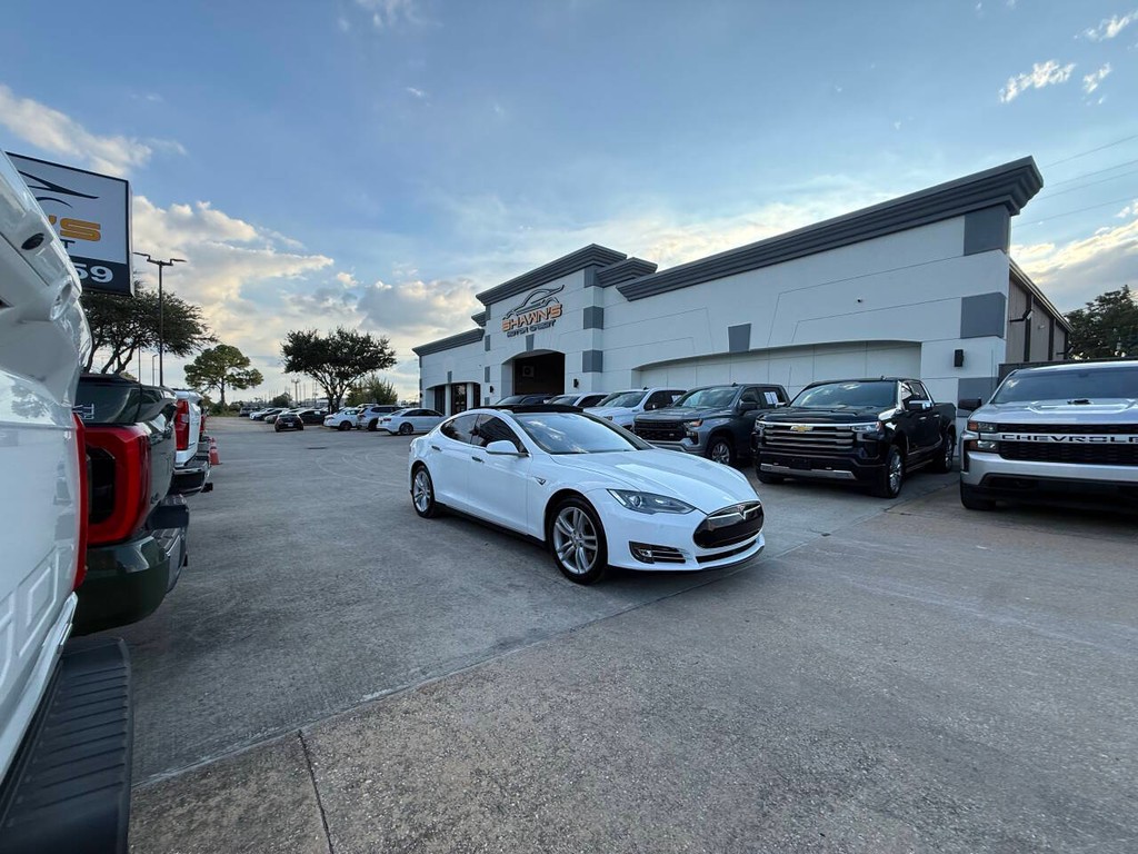 Tesla Model S Vehicle Full-screen Gallery Image 46