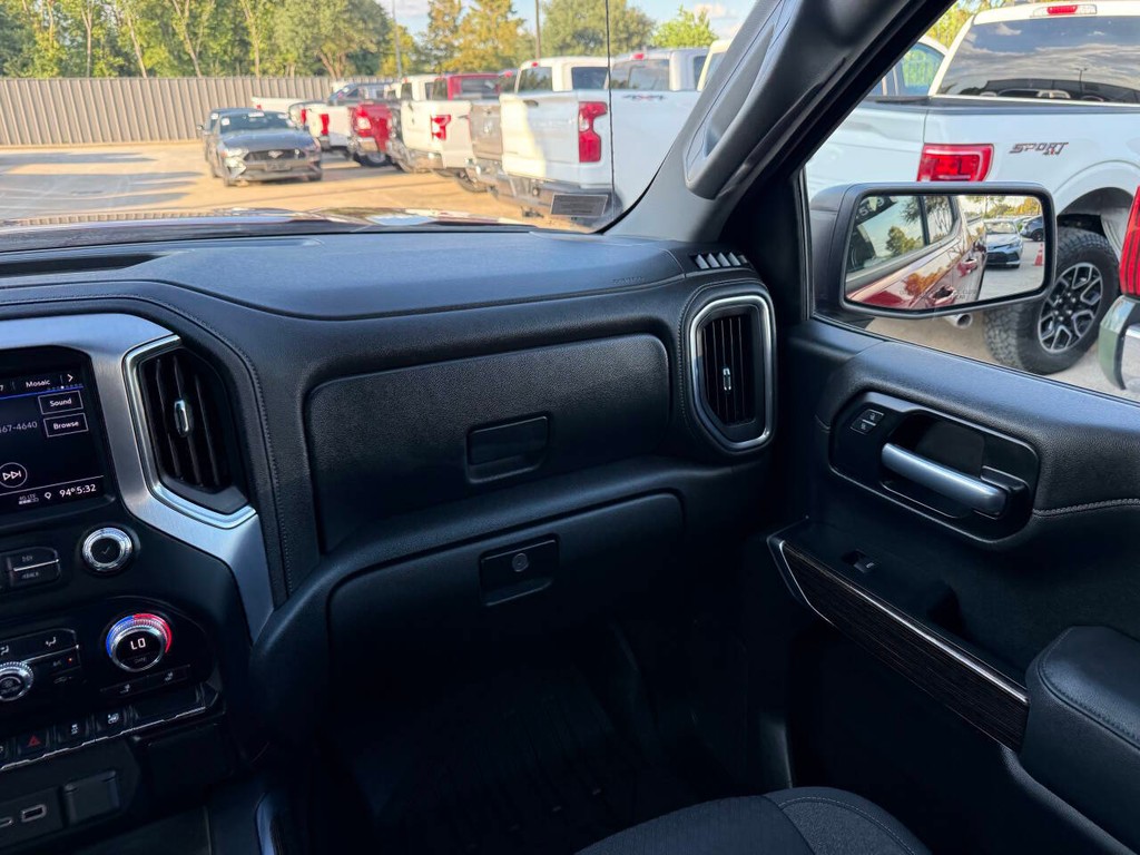 GMC Sierra 1500 Vehicle Full-screen Gallery Image 19