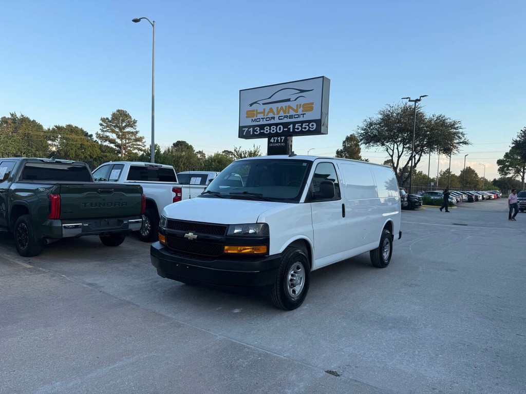 Chevrolet Express Vehicle Full-screen Gallery Image 03