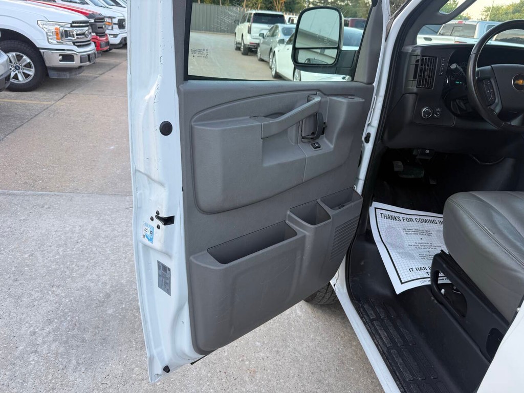 Chevrolet Express Vehicle Full-screen Gallery Image 08