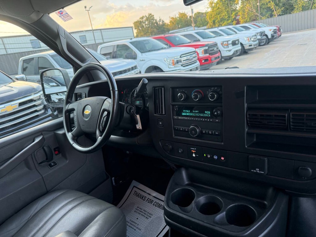 Chevrolet Express Vehicle Full-screen Gallery Image 14