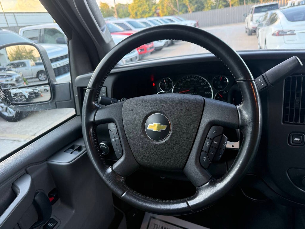Chevrolet Express Vehicle Full-screen Gallery Image 15