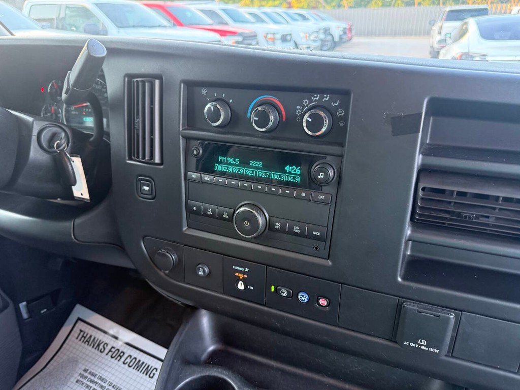 Chevrolet Express Vehicle Full-screen Gallery Image 17
