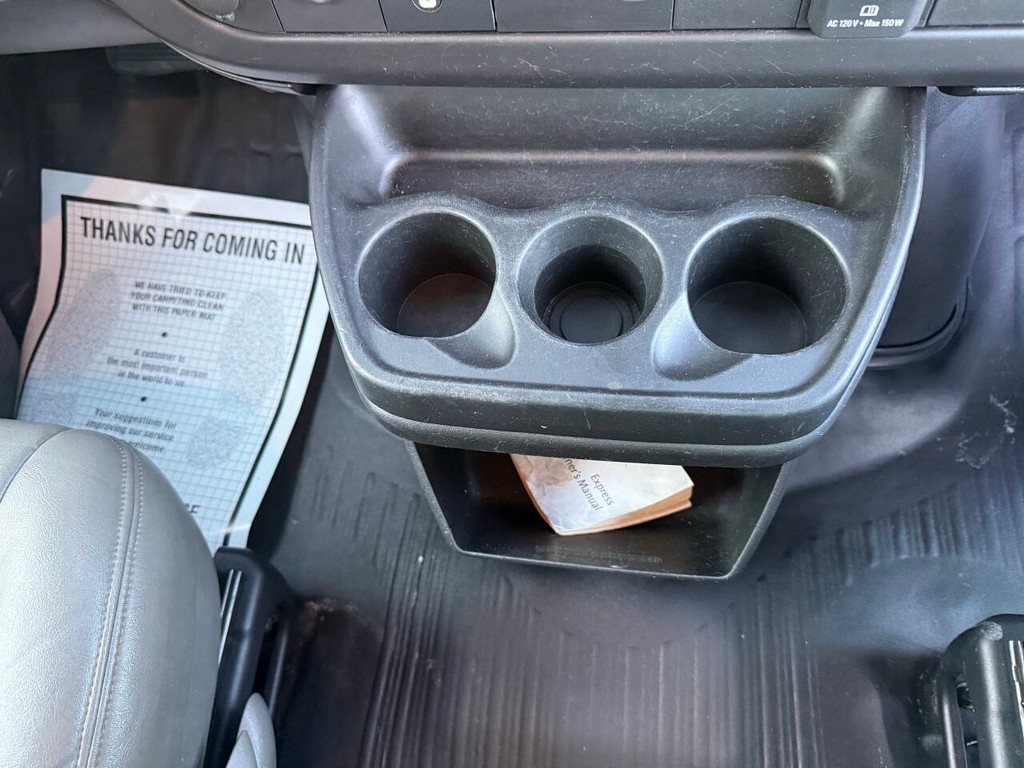 Chevrolet Express Vehicle Full-screen Gallery Image 21