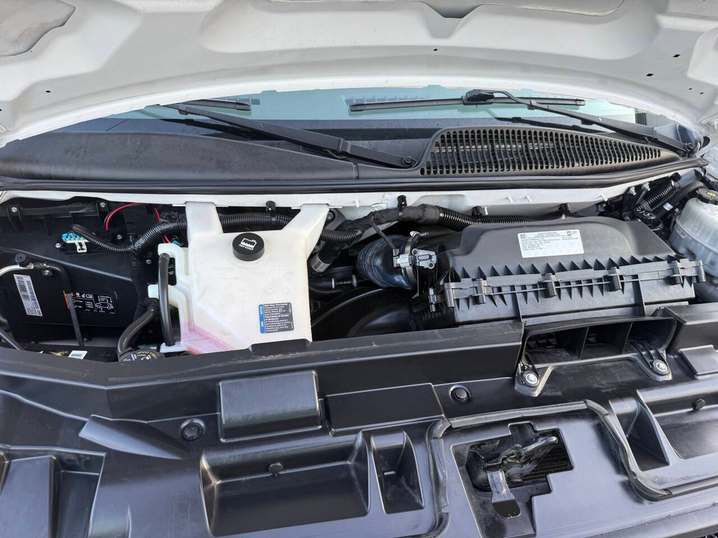 Chevrolet Express Vehicle Full-screen Gallery Image 26