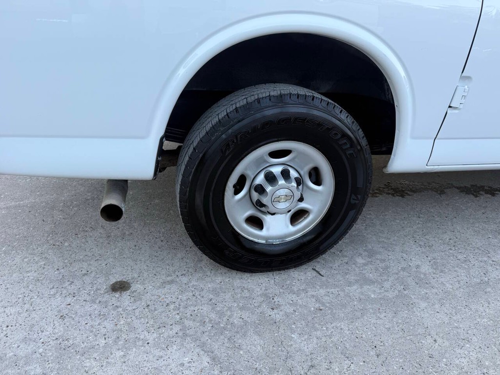 Chevrolet Express Vehicle Full-screen Gallery Image 27