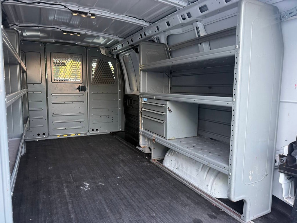 Chevrolet Express Vehicle Full-screen Gallery Image 30