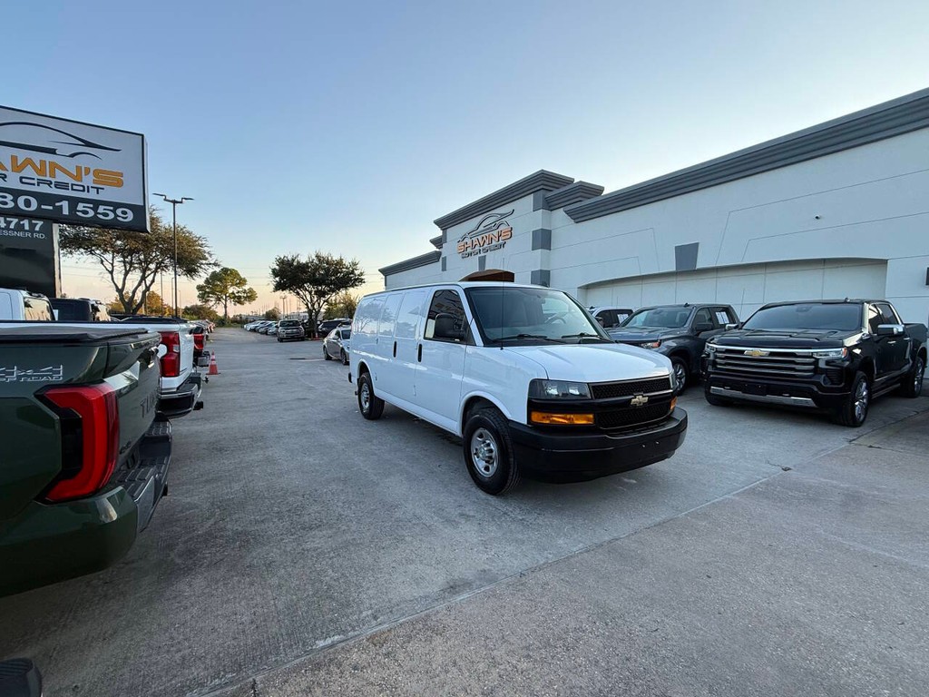 Chevrolet Express Vehicle Full-screen Gallery Image 37