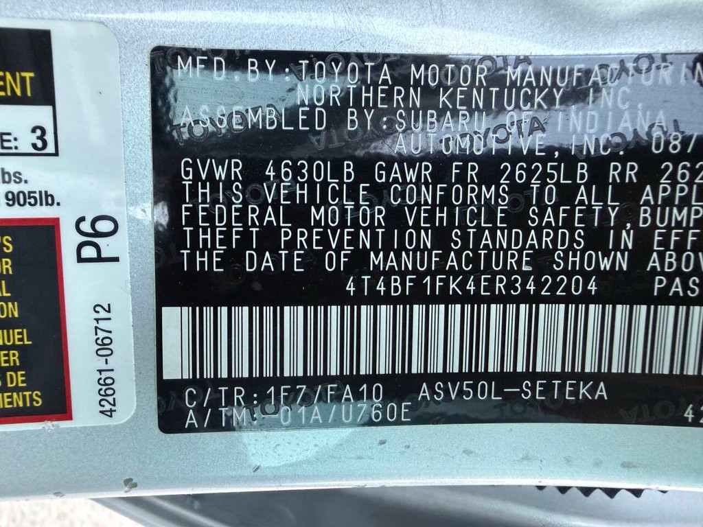 Toyota Camry Vehicle Full-screen Gallery Image 32