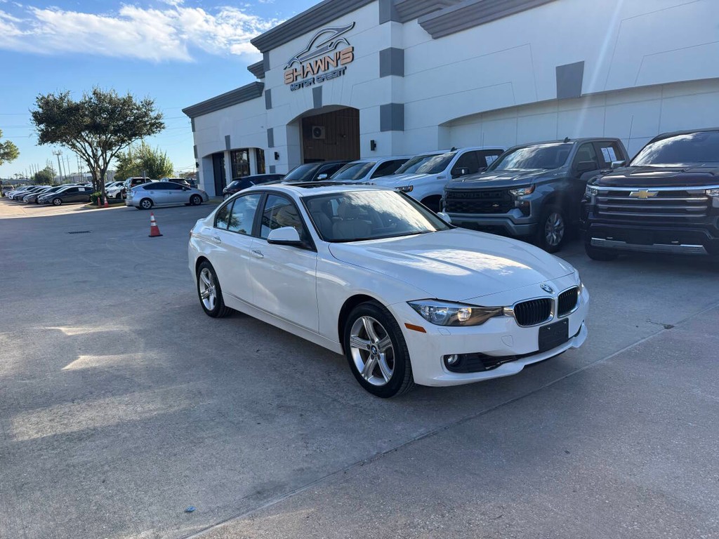 BMW 3 Series Vehicle Full-screen Gallery Image 02