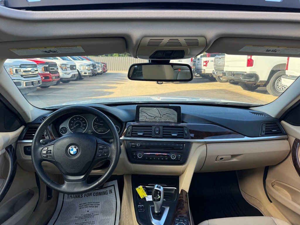 BMW 3 Series Vehicle Full-screen Gallery Image 17