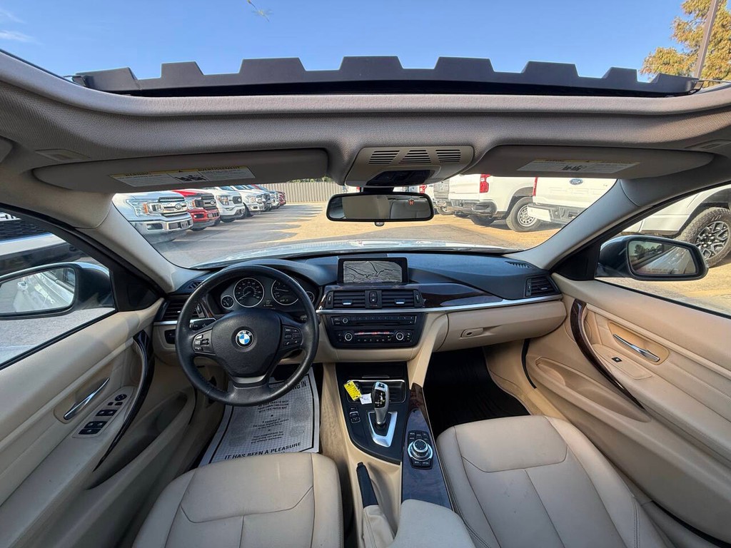 BMW 3 Series Vehicle Full-screen Gallery Image 18