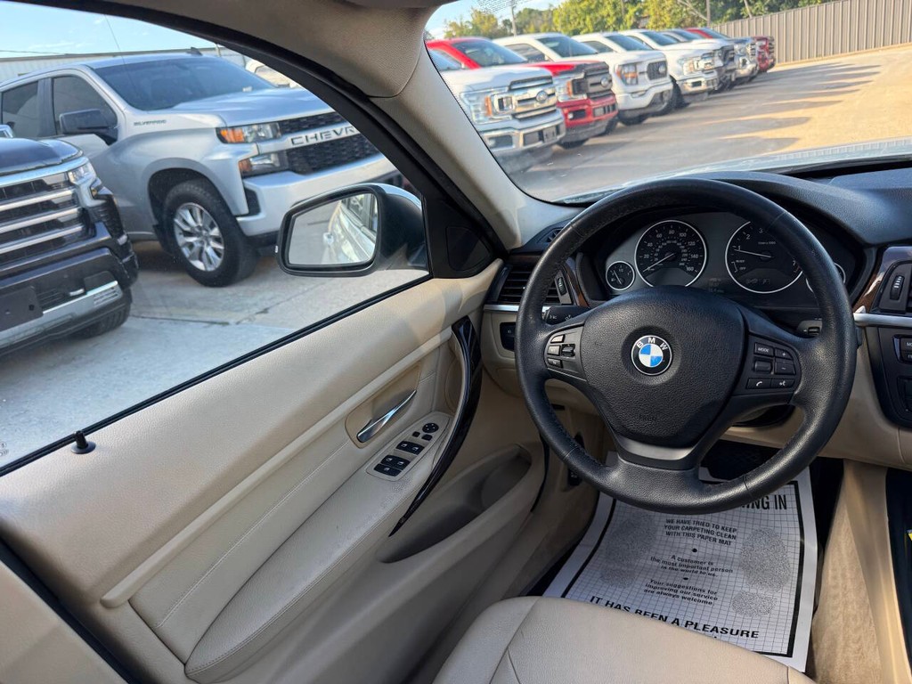 BMW 3 Series Vehicle Full-screen Gallery Image 19