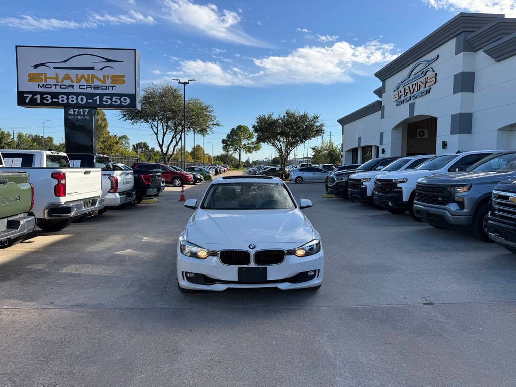 BMW 3 Series Vehicle Full-screen Gallery Image 41