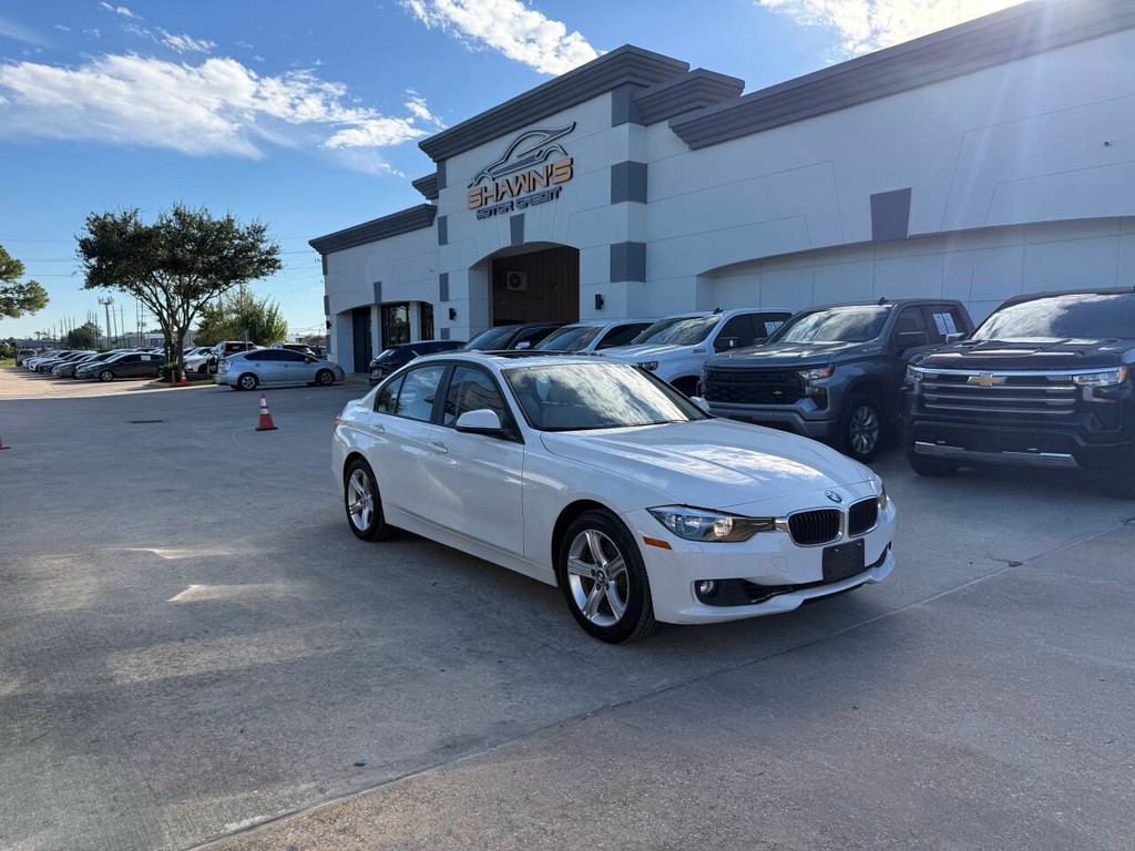 BMW 3 Series Vehicle Full-screen Gallery Image 42