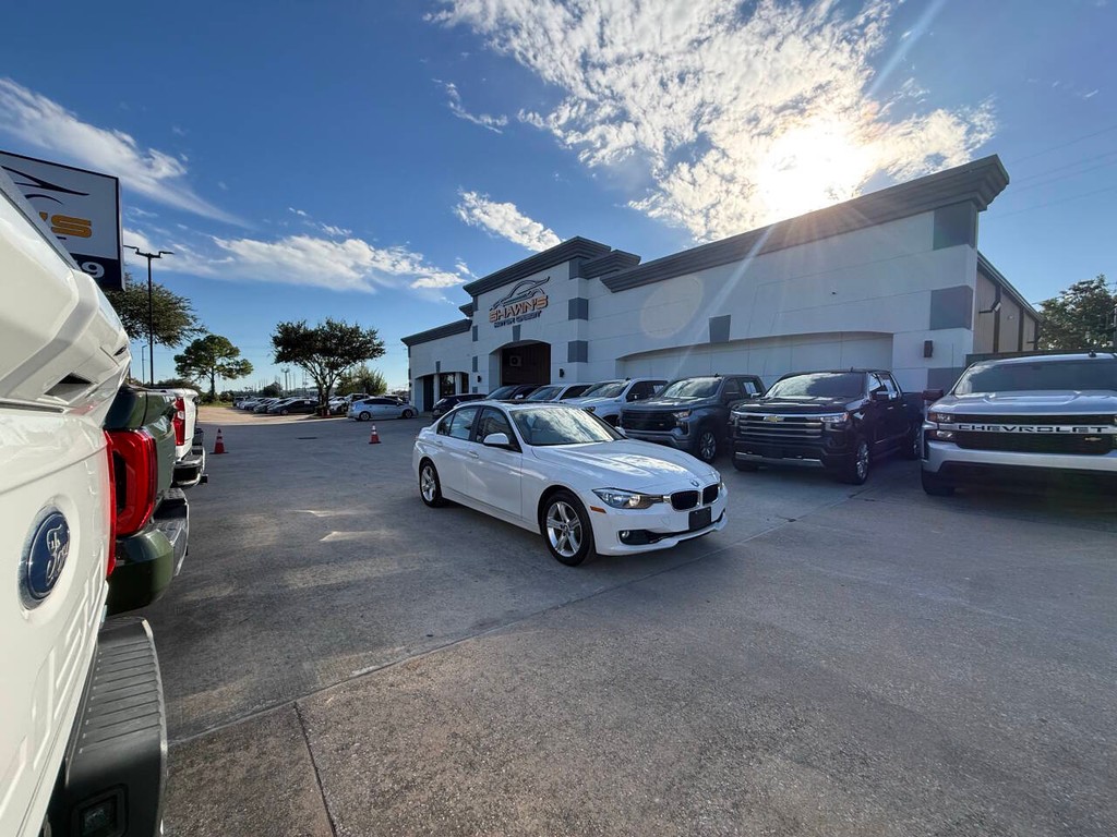 BMW 3 Series Vehicle Full-screen Gallery Image 44