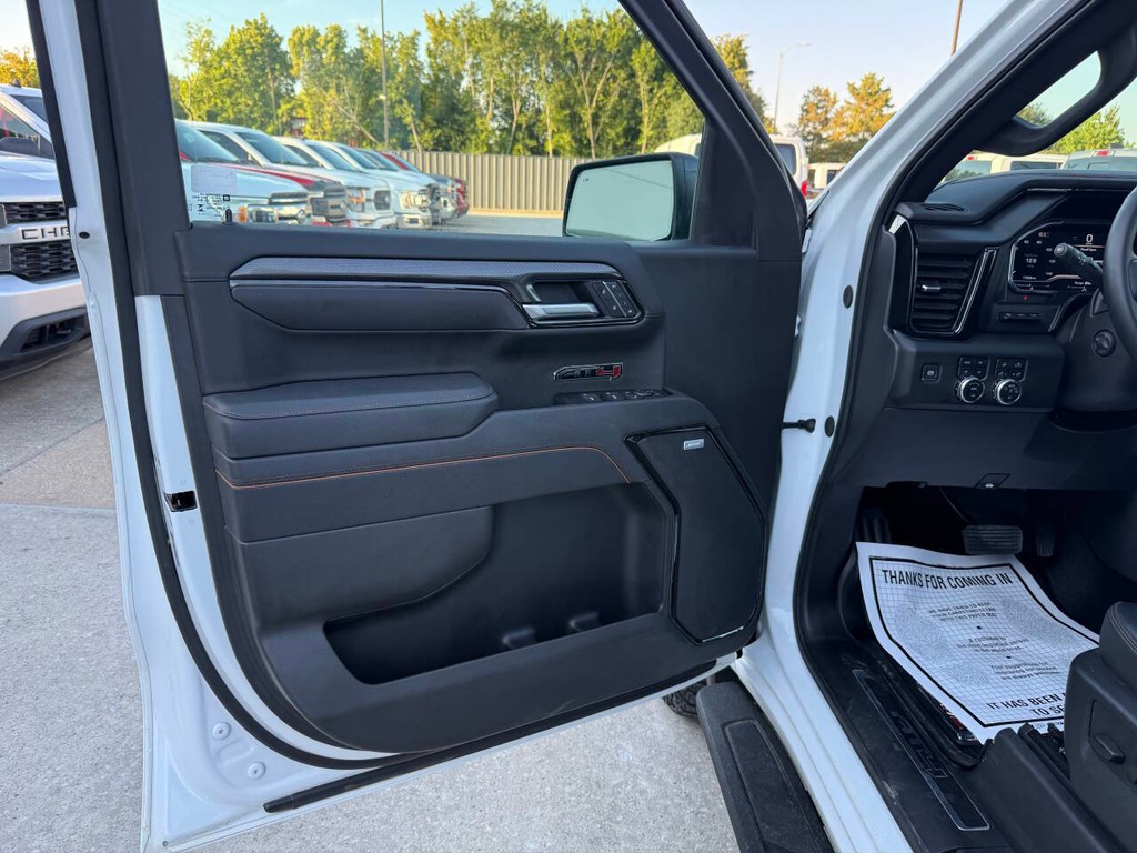 GMC Sierra 1500 Vehicle Full-screen Gallery Image 08