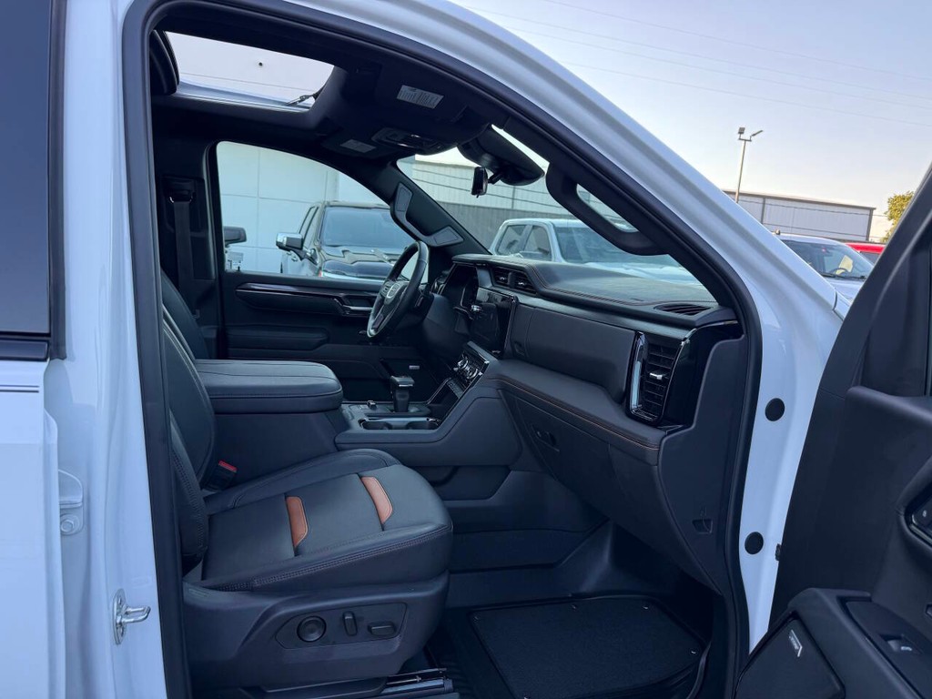 GMC Sierra 1500 Vehicle Full-screen Gallery Image 10