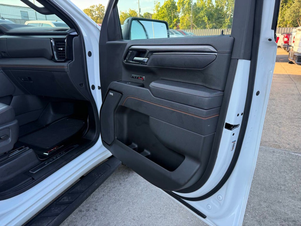 GMC Sierra 1500 Vehicle Full-screen Gallery Image 11