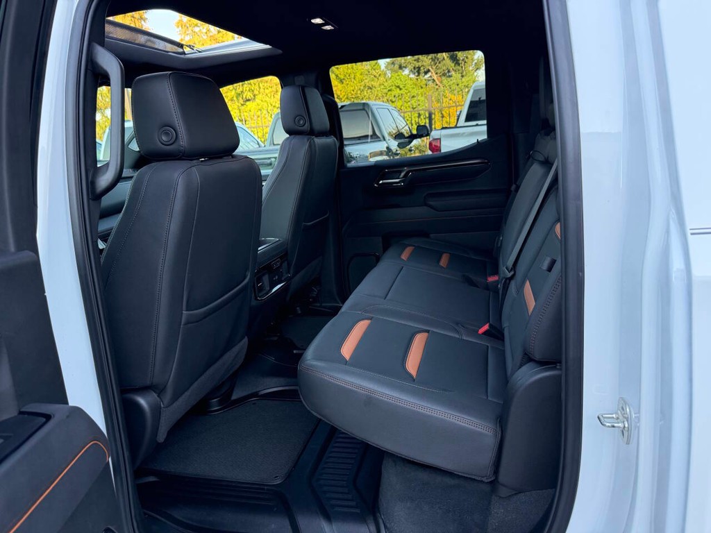 GMC Sierra 1500 Vehicle Full-screen Gallery Image 13