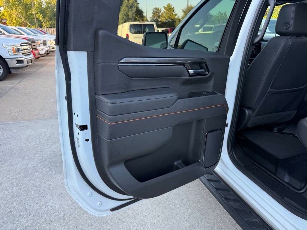 GMC Sierra 1500 Vehicle Full-screen Gallery Image 14