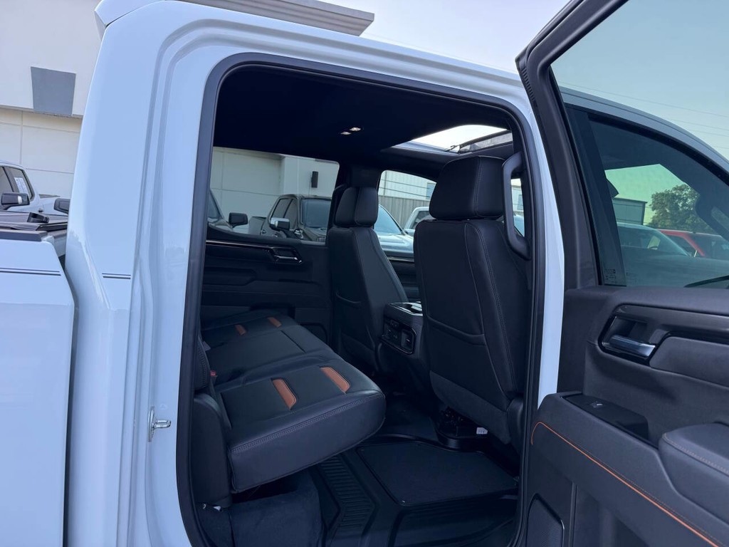 GMC Sierra 1500 Vehicle Full-screen Gallery Image 15
