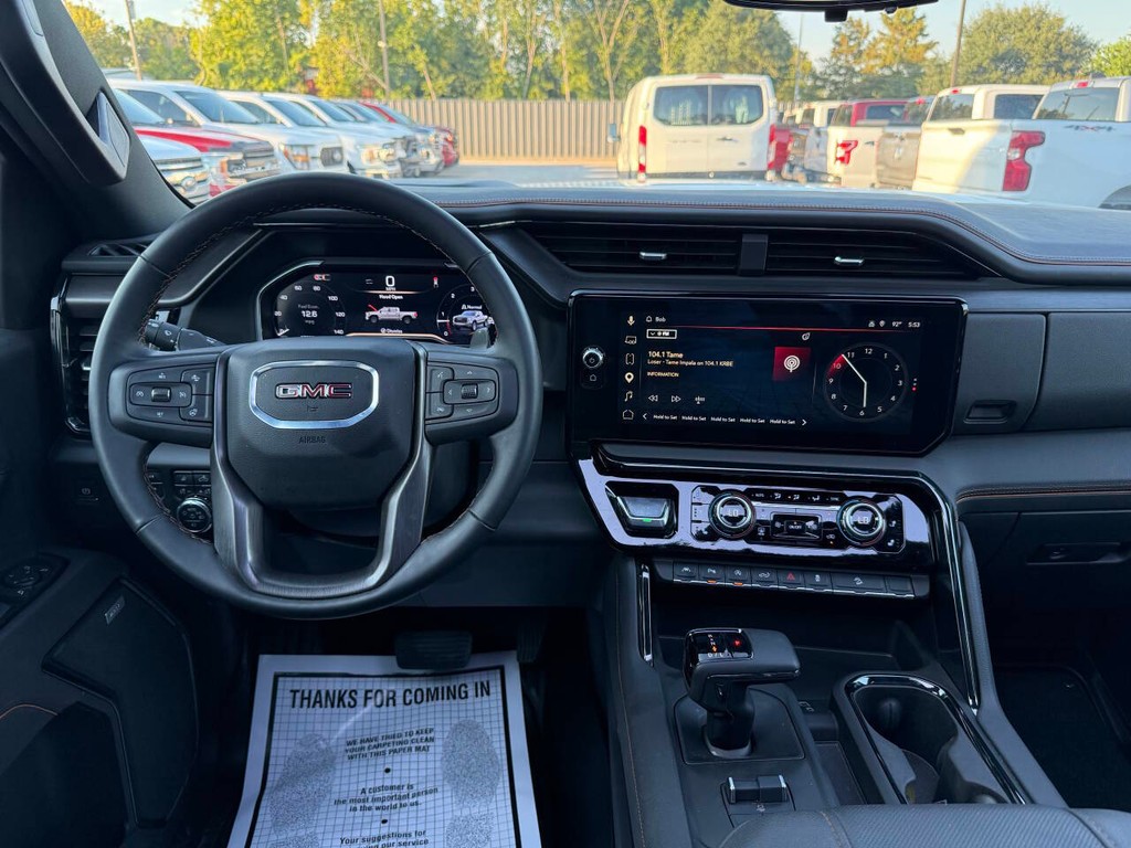 GMC Sierra 1500 Vehicle Full-screen Gallery Image 21