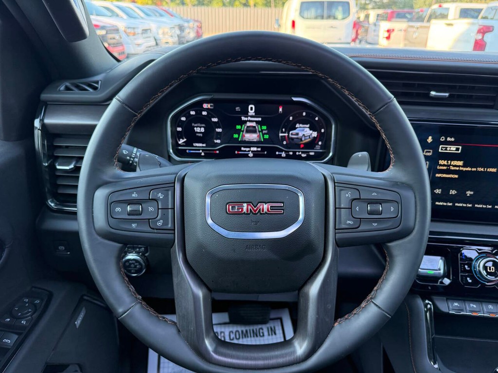 GMC Sierra 1500 Vehicle Full-screen Gallery Image 23